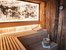 Saune mit Kuhbild im Hintergrund 