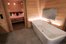 Badewanne mit Blick in Schlafbereich