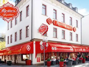 © Paul Reber GmbH & Co. KG Firmengebäude Reber Spezialitäten in Bad Reichenhall.